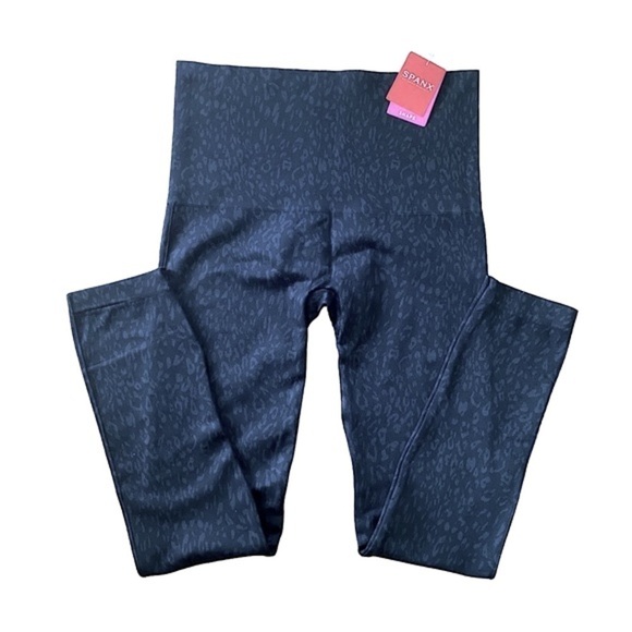 Spanx Seamless Black Leopard Print Slimming Ankle Length Leggings - Picture 1 of 4